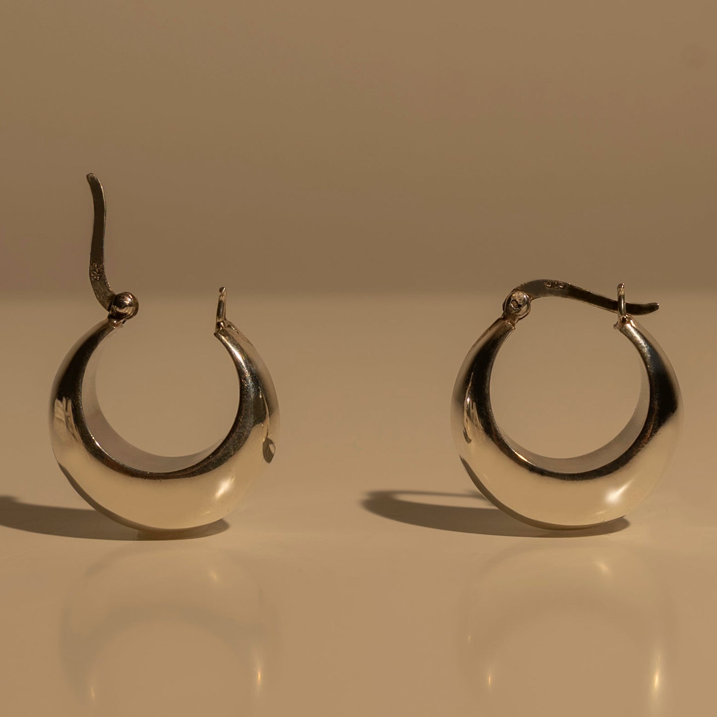 Avril Hoops