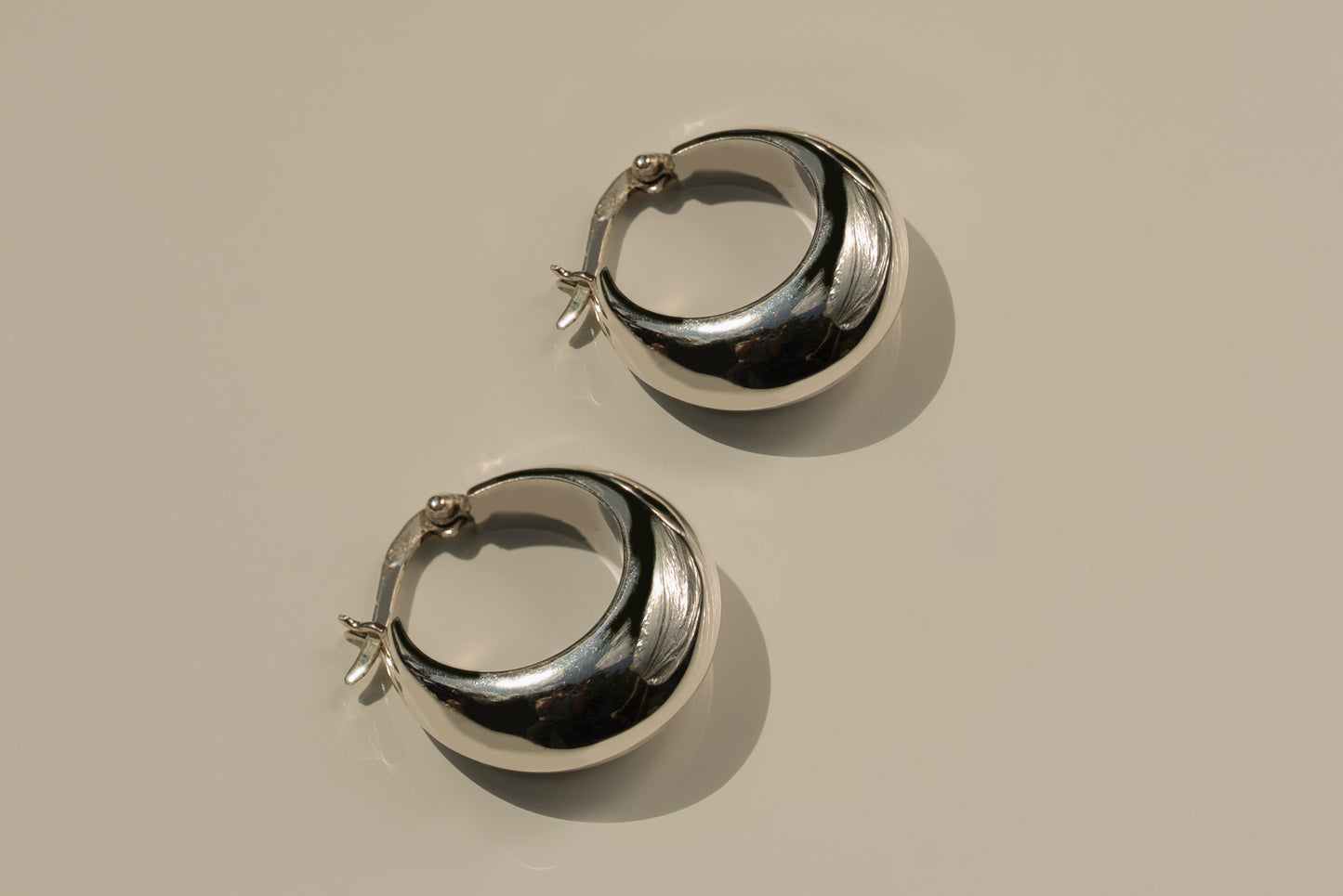 Avril Hoops