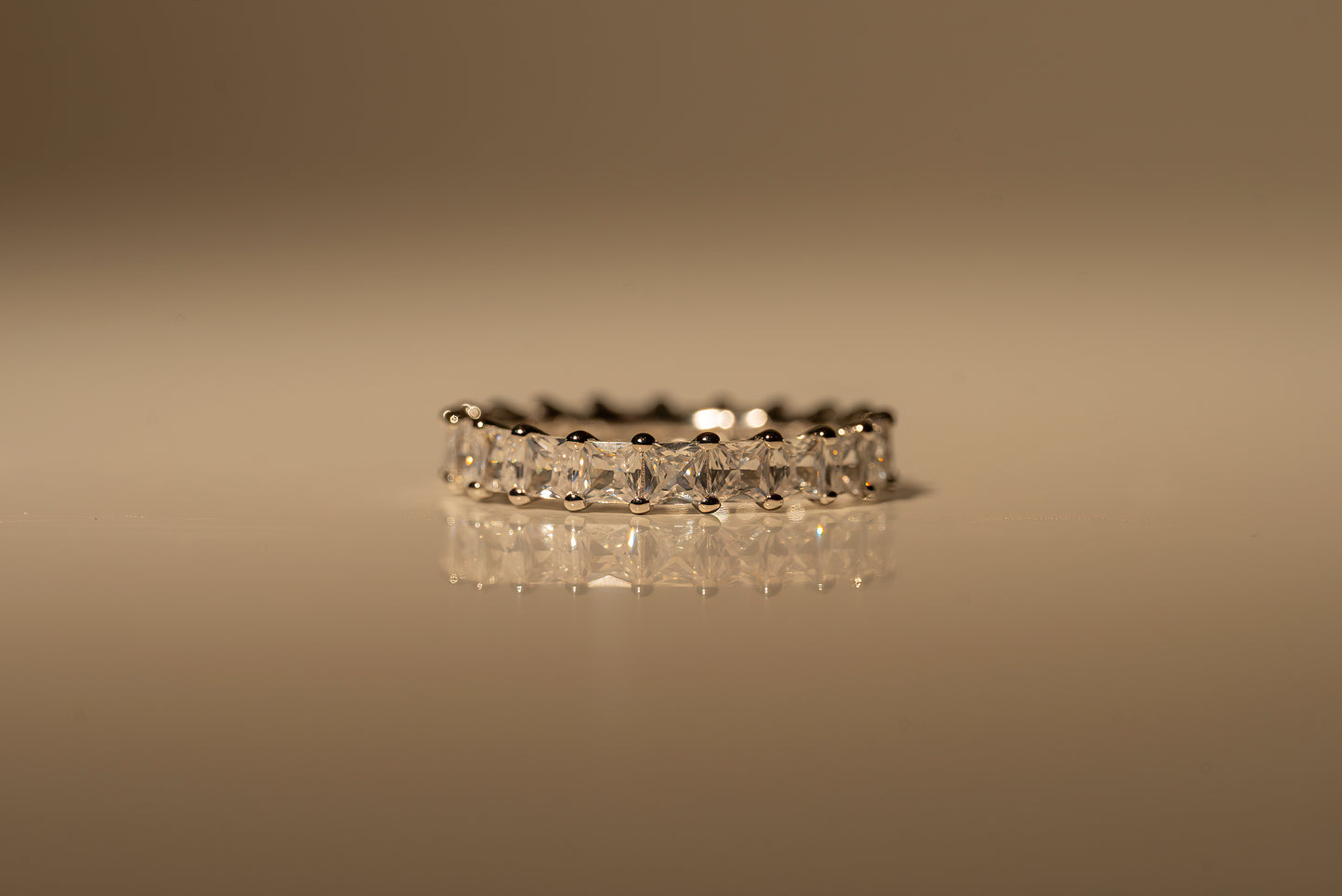 Lilas Eternity Ring