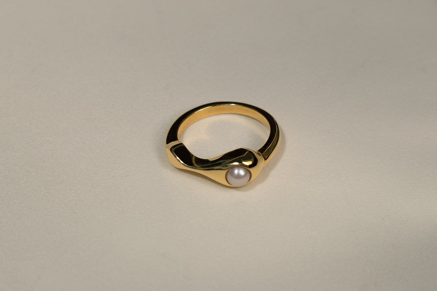 Fluid Pearl Ring