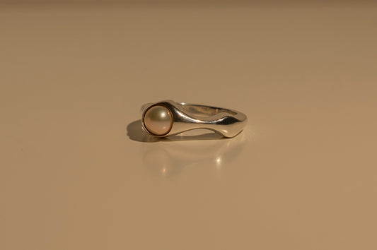 Fluid Pearl Ring