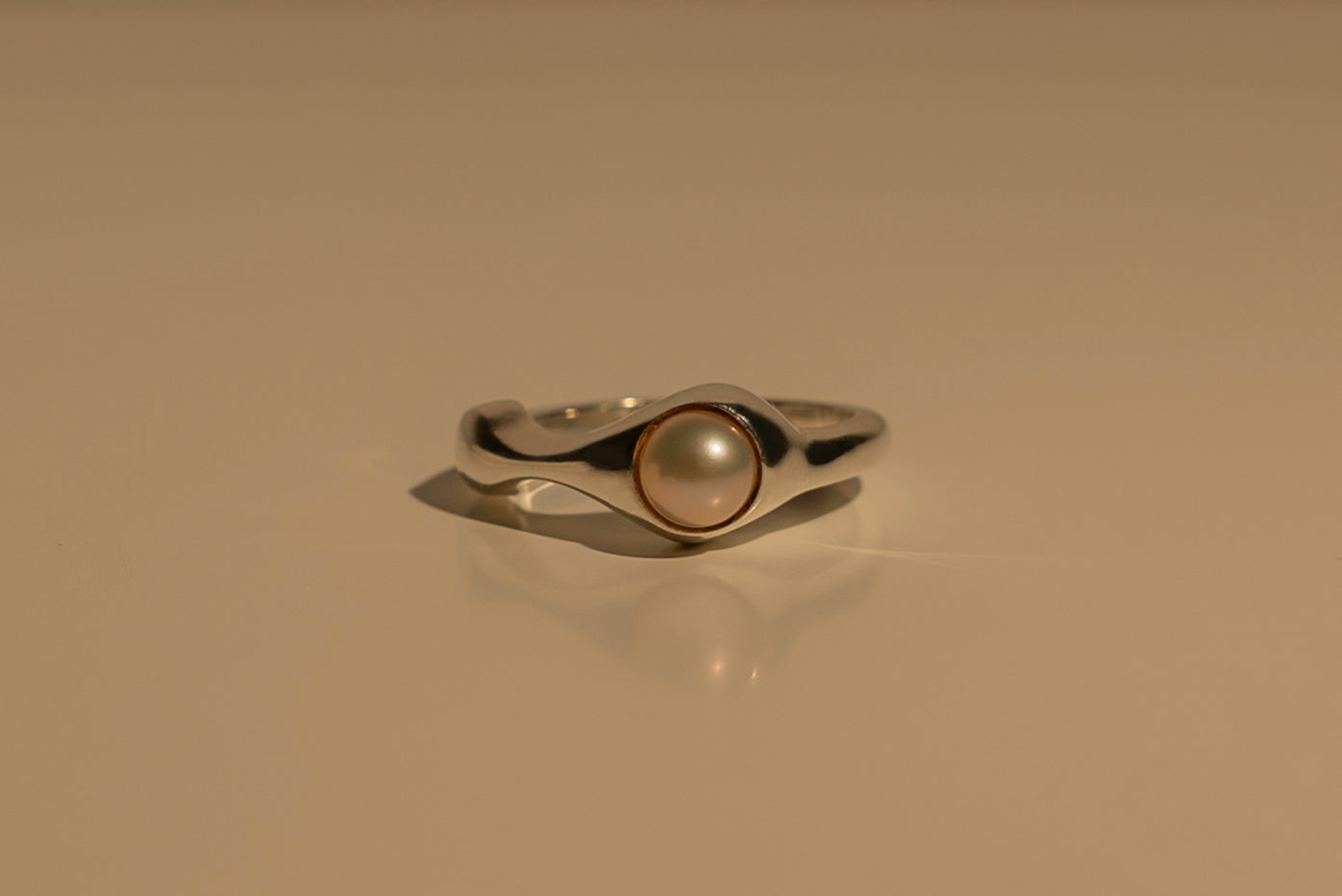 Fluid Pearl Ring