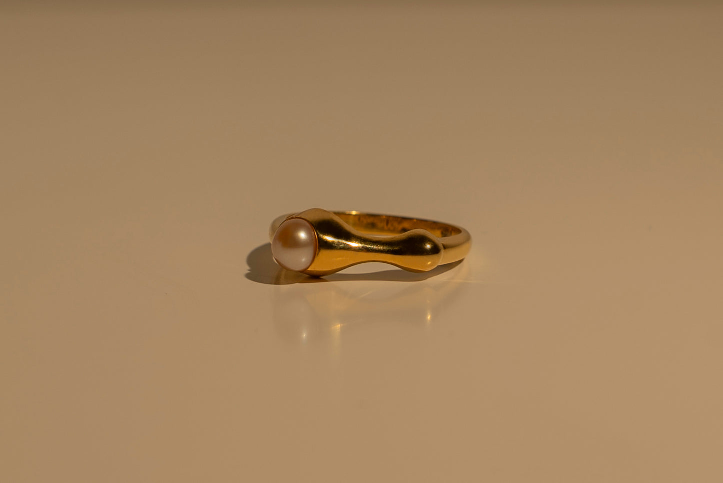 Fluid Pearl Ring