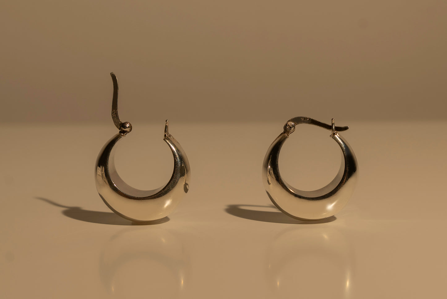 Avril Hoops