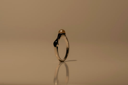 Fluid Pearl Ring